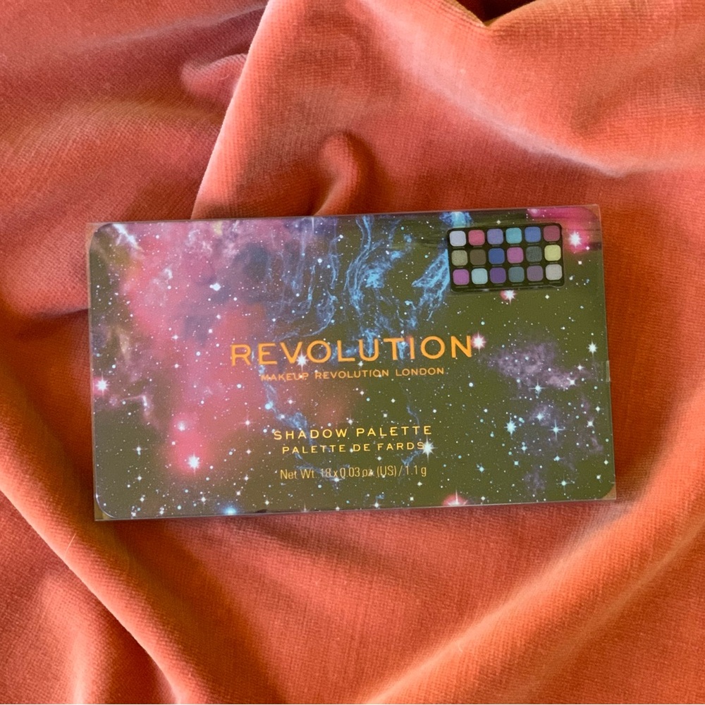 ***NWOT*** REVOLUTION FOREVER FLAWLESS SHADOW PALETTE